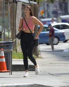 lorena-rae-is-spotted-going-the-gym-in-new-york-city-200817_7.thumb.jpg.ab9137e8136826dfc6923eca75f9df4d.jpg