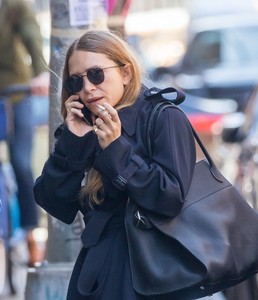 mary-kate-olsen-arrives-to-her-office-in-new-york-04-26-2018-0.jpg