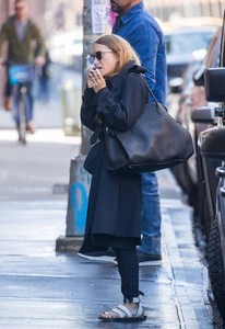 mary-kate-olsen-arrives-to-her-office-in-new-york-04-26-2018-1.jpg