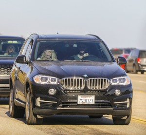 miley-cyrus-and-liam-hemsworth-driving-in-malibu-04-22-2018-2.jpg