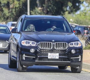 miley-cyrus-and-liam-hemsworth-driving-in-malibu-04-22-2018-3.jpg