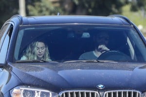 miley-cyrus-and-liam-hemsworth-driving-in-malibu-04-22-2018-4.jpg