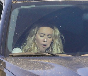 miley-cyrus-and-liam-hemsworth-driving-in-malibu-04-22-2018-5.jpg