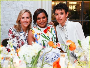 mindy-kaling-more-celebrate-tory-burchs-new-fragrance-just-like-heaven-05.jpg