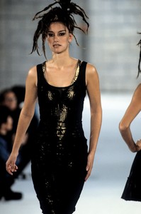 nicole-miller-ss-1994-1.thumb.jpg.3a05b6fe2917f35205834fdedca5f97a.jpg