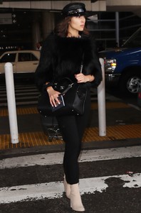 olivia-culpo-travel-style-lax-airport-in-los-angeles-04-11-2018-3.jpg
