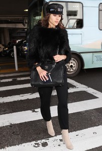 olivia-culpo-travel-style-lax-airport-in-los-angeles-04-11-2018-5.jpg