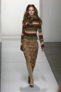 oscar-de-la-renta-fall-2000-1.thumb.jpg.708aaac2628d670aa82786db0bff2cfb.jpg