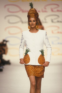 oscar-de-la-renta-ss-1992-5.thumb.jpg.07e5f88f19cb010d25e4bae0199fd5a4.jpg