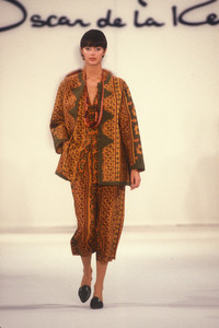 oscar-de-la-renta-ss-1994-1.thumb.jpg.f19138544f132f1551700e54bc9f39ec.jpg