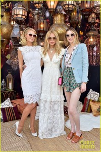 paris-hilton-olivia-culpo-zoeasis-coachella-43.jpg