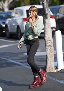 paris-jackson-heading-to-lunch-at-fred-segal-cafe-in-west-hollywood-6.jpg