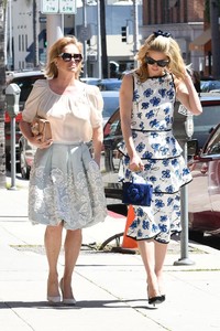 paris-nicky-and-kathy-hilton-out-in-beverly-hills-04-17-2018-4.jpg