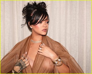 rihanna-coachella-2.jpg