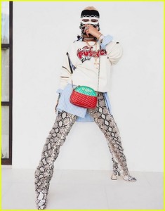 rihanna-coachella-mask-06.jpg