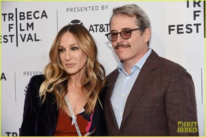 sarah-jessica-parker-supports-hubby-matthew-broderick-at-to-dust-tribeca-fest-premiere-01.jpg