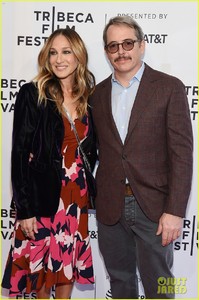 sarah-jessica-parker-supports-hubby-matthew-broderick-at-to-dust-tribeca-fest-premiere-04.jpg