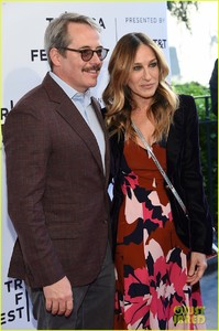 sarah-jessica-parker-supports-hubby-matthew-broderick-at-to-dust-tribeca-fest-premiere-14.jpg