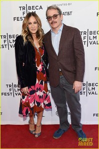 sarah-jessica-parker-supports-hubby-matthew-broderick-at-to-dust-tribeca-fest-premiere-23.jpg