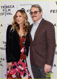 sarah-jessica-parker-supports-hubby-matthew-broderick-at-to-dust-tribeca-fest-premiere-26.jpg
