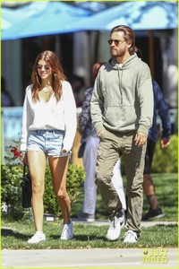 scott-disick-sofia-richie-grab-sushi-for-weekend-lunch-03.jpg