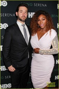 serena-williams-gets-tons-of-support-at-being-serena-premiere-01.JPG