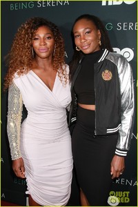 serena-williams-gets-tons-of-support-at-being-serena-premiere-05.JPG