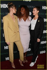 serena-williams-gets-tons-of-support-at-being-serena-premiere-06.JPG