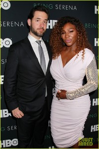 serena-williams-gets-tons-of-support-at-being-serena-premiere-13.JPG