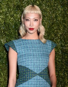 soo-joo-park-chanel-tribeca-2018-artists-dinner-in-nyc-2.thumb.jpg.6a789e1f880552f072212c996a4386e8.jpg