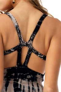 tania_y817-dl_black_back-detail_1.jpg