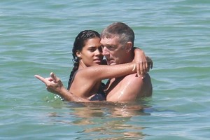 tina-kunakey-in-bikini-on-the-beach-in-rio-de-janeiro-1.jpg