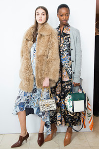 tory-burch-bks-g-rf18-7514.thumb.jpg.a4bc1fc69198148cb114fd0f7399e0fe.jpg