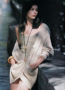 uk_elle_aug_1990_8.thumb.jpg.5a151b7926f4874e078bccdbe9a0907b.jpg
