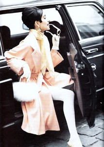 uk_vogue_aug_1990_3.thumb.jpg.305869cdf6c7d4dcb9f28491e430b8d6.jpg