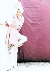 uk_vogue_aug_1990_6.thumb.jpg.377a44a47c450abd81ffce7ed1a9f19a.jpg