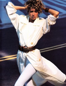 us_elle_apr_1987_24.thumb.jpg.9b84f6fd0a29ca9590bd78e6a3961549.jpg