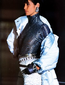 us_elle_nov_1986_23.thumb.jpg.8eff29421cd6dc62a78a3f078c3a5c3f.jpg