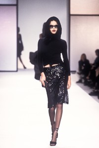 valentino-fw-2000-5.thumb.jpg.0abf8adf129dcefa0d5b0f1155dd2ba8.jpg