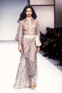 valentino-fw-2000-7.thumb.jpg.e4e39f9ff8fea3ffd043243e78ce8dbf.jpg