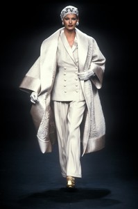 valentino-hc-fw-1992-1.thumb.jpg.0b413ab227e1c558936d7a845e7bf342.jpg