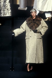 valentino-hc-fw-1992-2.thumb.jpg.516de7898ef3b558a8280ab6d55d9387.jpg