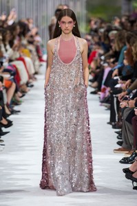 valentino-rs18-3604.thumb.jpg.6d67e53ef998d7ff99463d1a35502e12.jpg