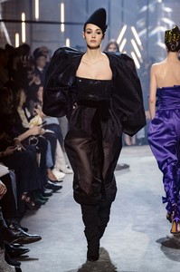 vauthier-hc-rs18-0207.thumb.jpg.e9c91e04254f681f2531390dff5c2af3.jpg
