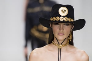 versace-clpa-rs18-5522.thumb.jpg.058b6b7c64d872a148438ae4c4a62d10.jpg