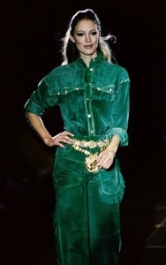 versace-fw-1992-3.thumb.jpg.c4078e05d57c4107e1780a1d1a10a7f7.jpg