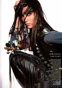 vogue_uk_aug_1989_44.thumb.jpg.2ba69e892a88f256e4f9f1d333556413.jpg