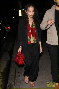 zoe-kravitz-john-mayer-more-stars-check-out-a-show-in-weho-01.jpg