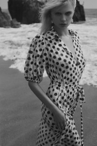 00001-lisa-marie-fernandez-vogue-ss18-pr.thumb.jpg.8702caf190484099776904340ec8437d.jpg