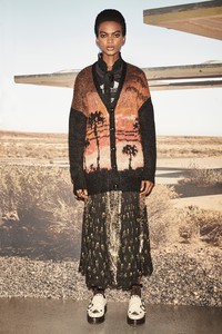 00002-coach-vogue-resort-2019-pr.thumb.jpg.f1898820bdf2586b4c2af113d00cc6cb.jpg